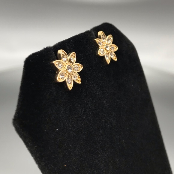 Gorgeous Dainty Gold Tone Flower Earrings, EUC - Picture 3 of 8